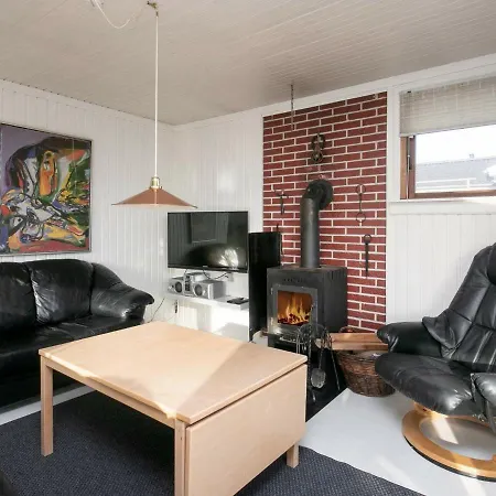 Three-bedroom In 3 Hébergement de vacances Fåborg